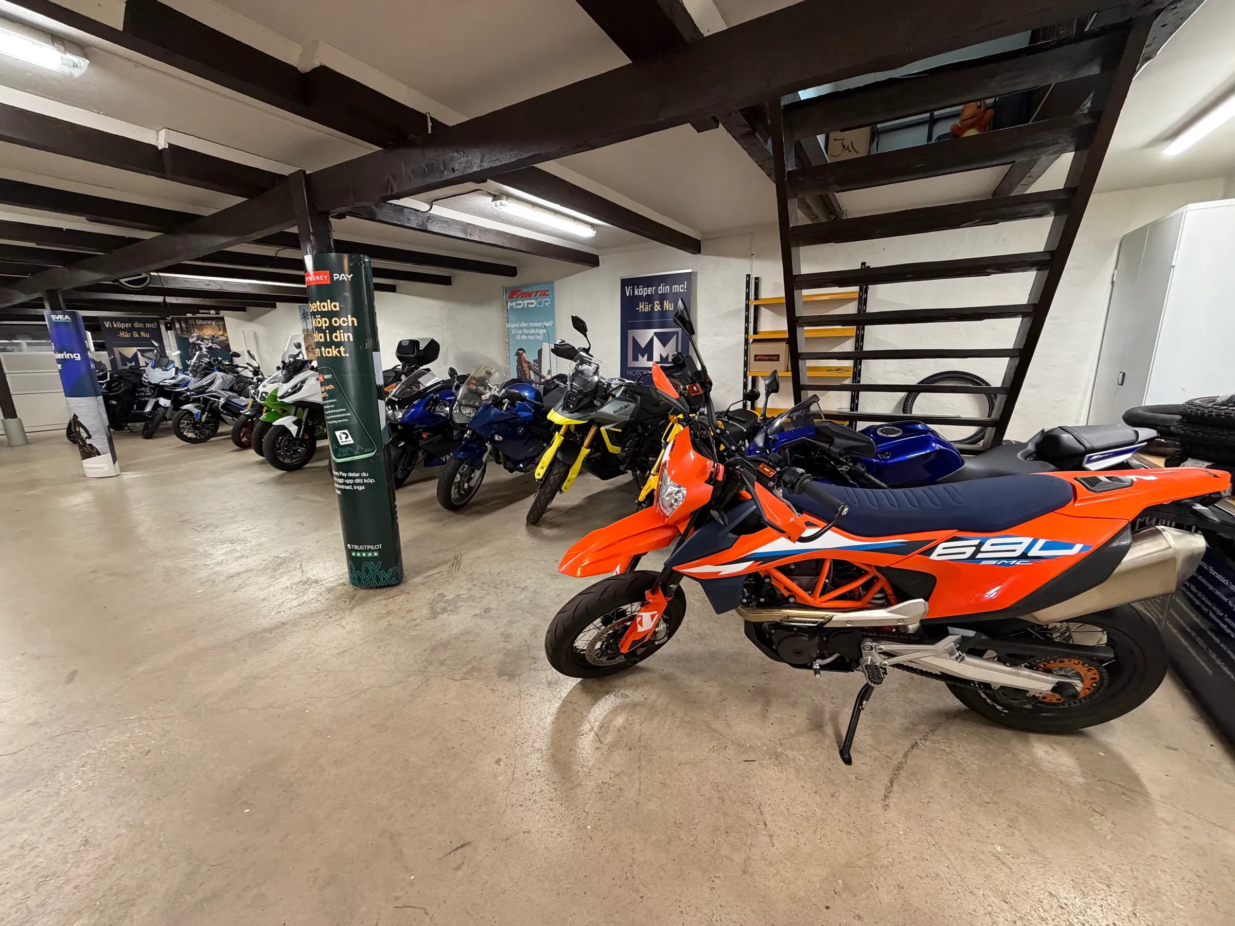 Motorcyklar i MotorMedlarnas showroom